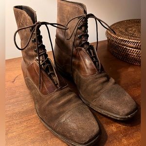 Sixty men leather laced boots